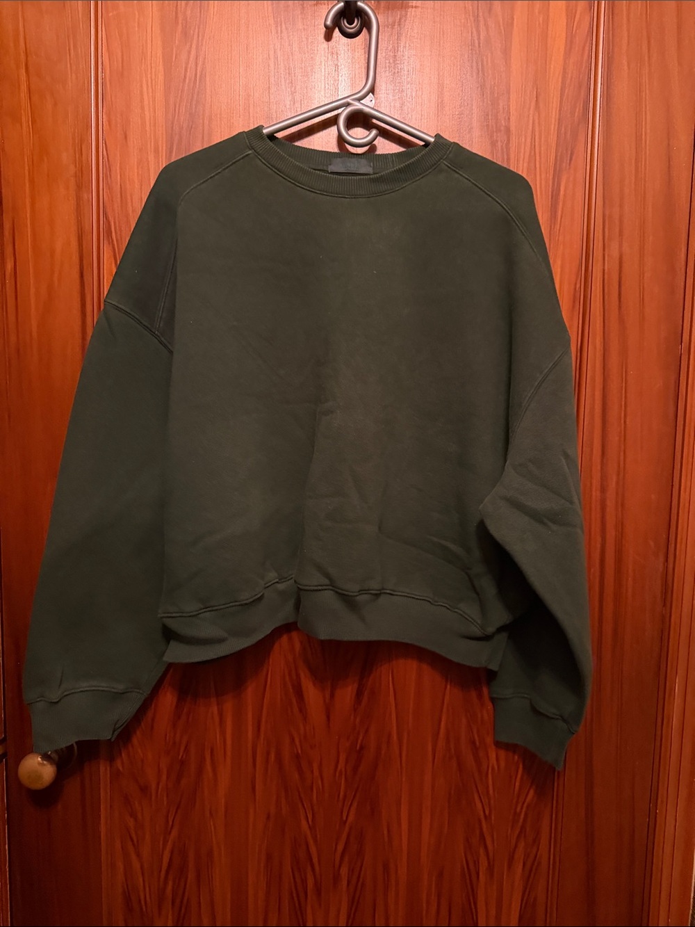 Nuuds women’s crop Classic Crewneck Sweatshirt in Dark Green - size large